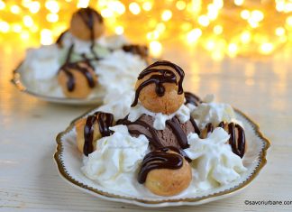 Profiterol cu frișcă, înghețată și sos de ciocolată – rețeta de cofetărie de pe vremuri Profiterol cu frișcă, înghețată și sos de ciocolată - rețeta de cofetărie de pe vremuri savori urbane