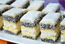 Prăjitură de casă cu mac și cremă de vanilie – rețeta cu blaturi din albușuri Prăjitură de casă cu mac și cremă de vanilie - rețeta cu blaturi din albușuri savori urbane