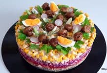 Salată în straturi cu pui, ciuperci, porumb, cartofi, sfeclă roșie – Salată Poienița Salată în straturi cu pui, ciuperci, porumb, cartofi, sfeclă roșie - Salată Poienița reteta savori urbane