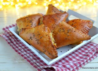 Trigoane cu brânză sărată, plicuri sau portofele cu telemea – rețeta simplă Trigoane cu brânză sărată sau portofele cu telemea - rețeta simplă savori urbane