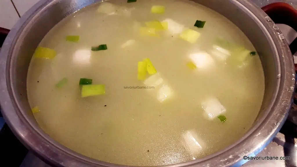 cum se face supa crema de praz cu cartofi preparare pas cu pas (6)