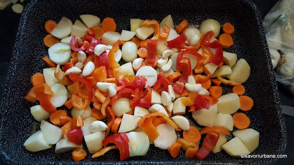 cum se face un pat de legume pentru friptura la cuptor (2)