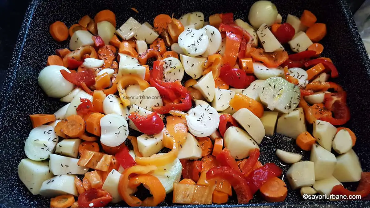 cum se face un pat de legume pentru friptura la cuptor (3)