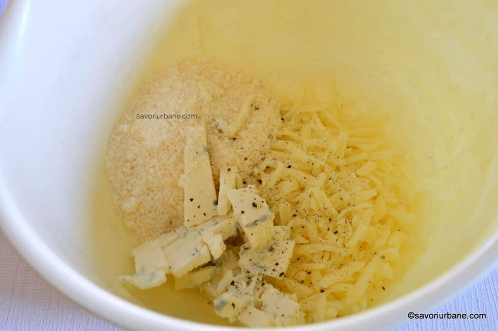 preparare mix 4 branzeturi pentru cartofi quattro formaggi (1)