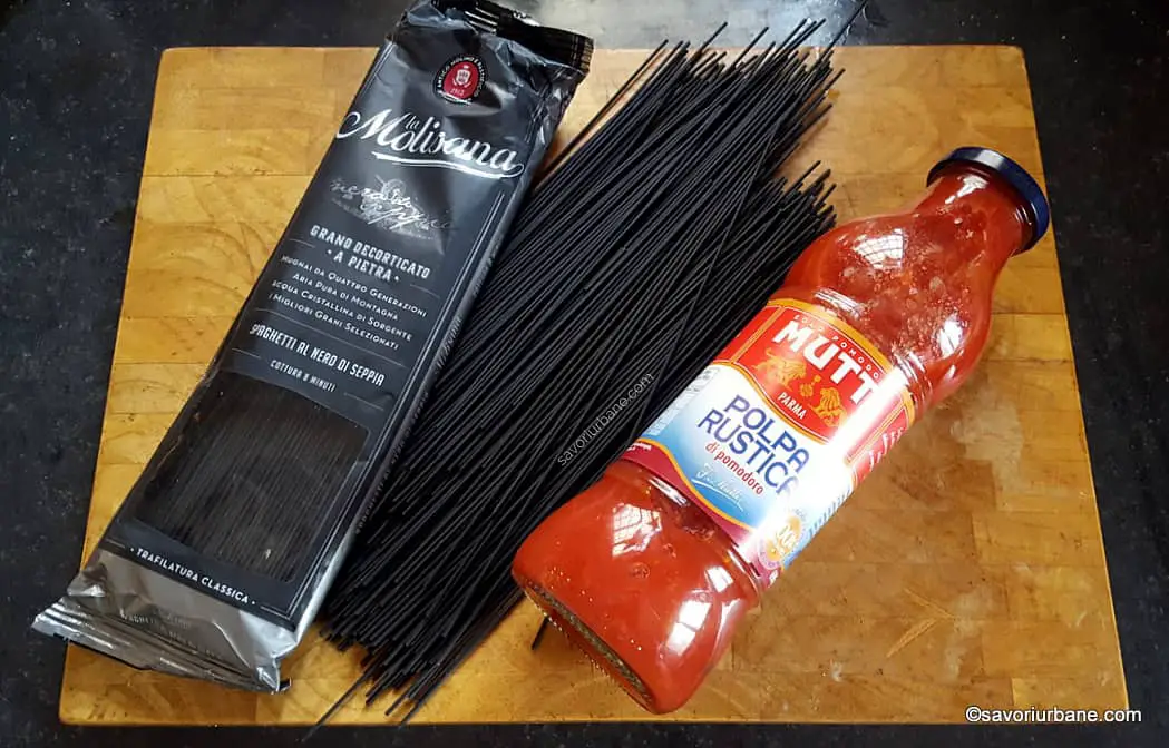 spaghetti molisana al nero di seppia si mutti polpa rustica di pomodoro
