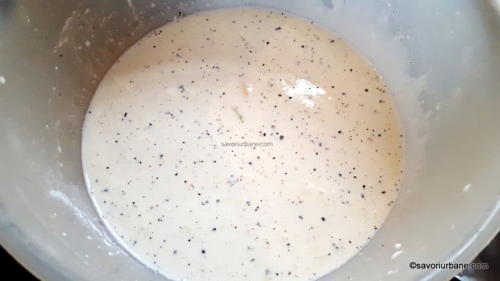 cum se face mixul de smantana dulce cu lapte si usturoi pentru gratin dauphinois de cartofi cu morcovi (2)