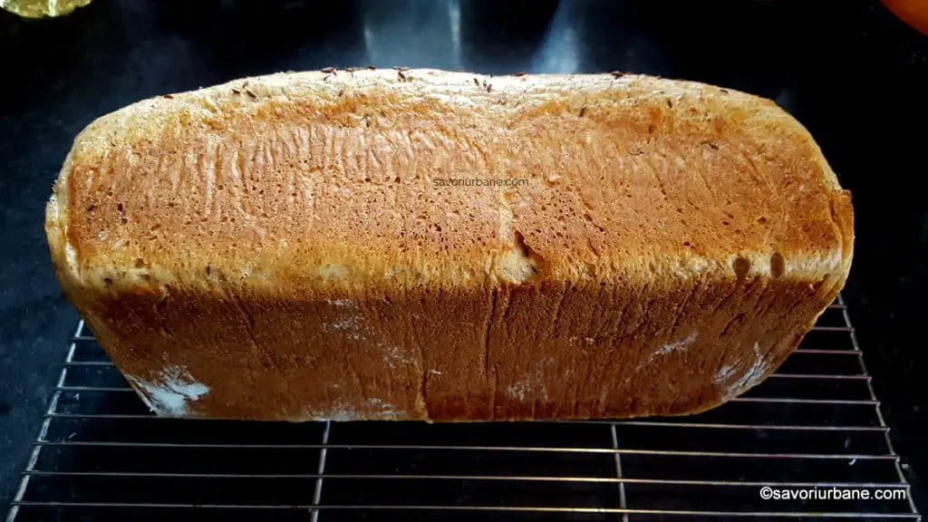 cum se lasa la racorit o paine calda scoasa din cuptor (1)