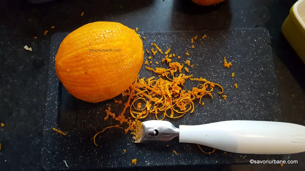 cum se rade fin coaja de portocala cu ustensila de bar