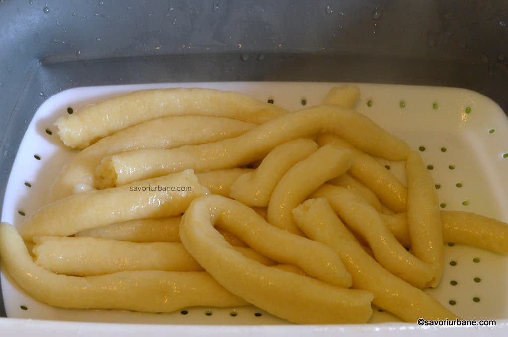 fierbere gnocchi sau putisoare schupfnudeln cu cartofi si parmezan (2)