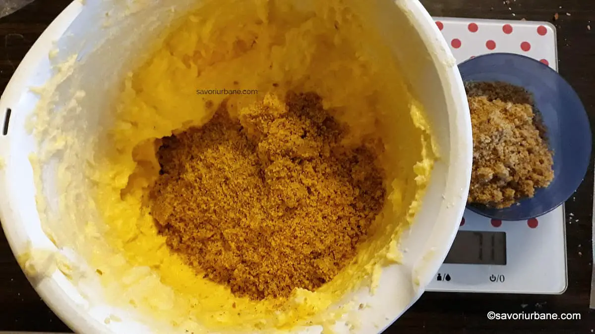 preparare crema de vanilie cu nuci caramelizate pentru prajitura krantz (2)