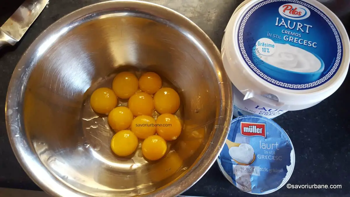 preparare prajitura cu iaurt grecesc si portocale (1)