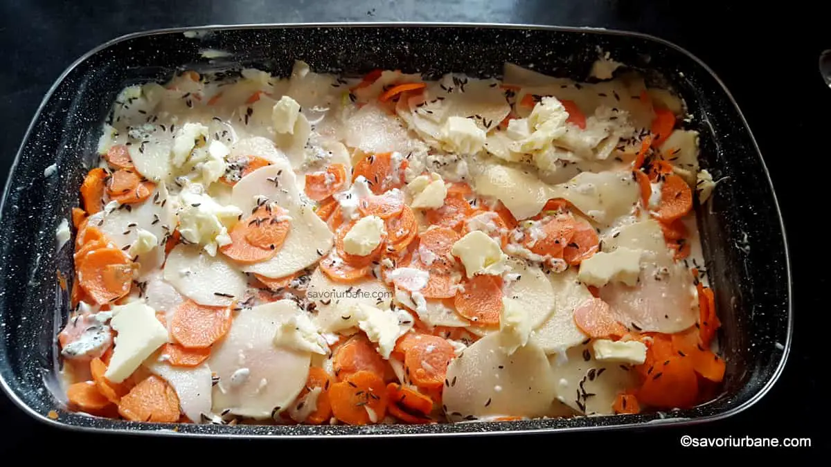 preparare reteta de gratin dauphinois cu cartofi morcovi smantana lapte si usturoi (3)