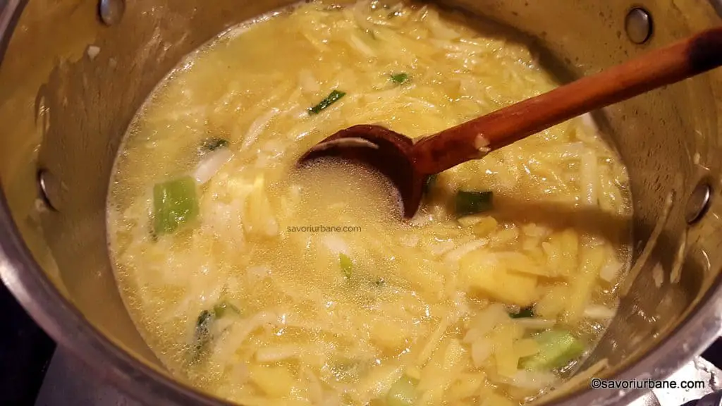 prepare supa crema cu cartofi si spanac (2)