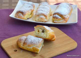 Bușeuri cu brânză dulce și stafide – pufoase, foietate și aromate Bușeuri cu brânză dulce și stafide - pufoase și aromate reteta savori urbane