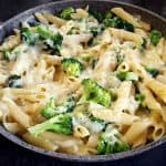 Paste cu broccoli și sos cremos de smântână cu cașcaval sau mozzarella – rețeta rapidă