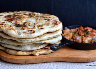 Plăcinte de post cu cartofi și ceapă călită – la tigaie sau pe lespede Plăcinte de post cu cartofi și ceapă călită - la tigaie sau pe lespede savori urbane