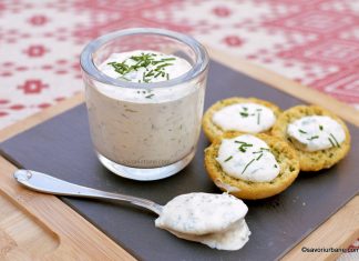 Sos ranch cu usturoi și verdețuri – rețeta de dressing cremos cu lapte bătut Sos ranch cu usturoi și verdețuri - rețeta de dressing cremos savori urbane