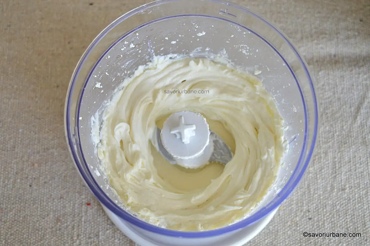 cum se proceseaza crema de branza cu blenderul (3)