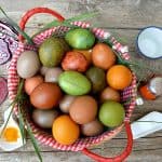 Ouă de Paști vopsite natural (BIO) cu varză roșie, sfeclă roșie sau turmeric