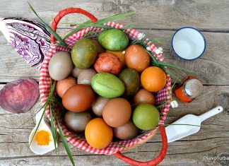 Ouă de Paști vopsite natural (BIO) cu varză roșie, sfeclă roșie sau turmeric Ouă de Paști vopsite natural (BIO) cu varză roșie, sfeclă roșie sau turmeric savori urbane