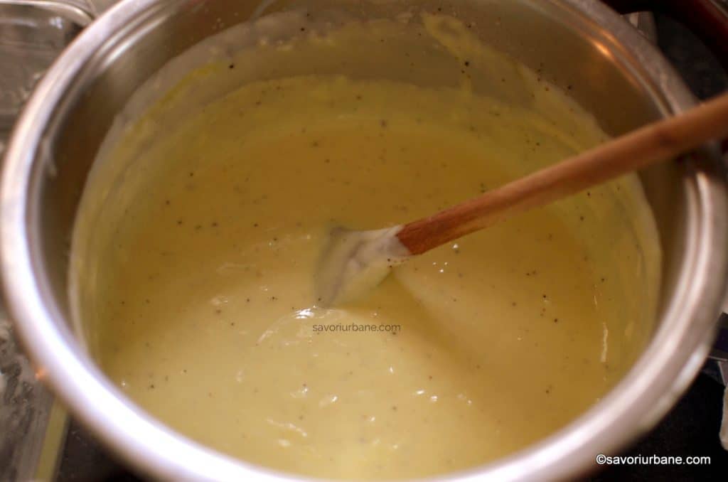 cum se face sos de cascaval cu smantana sau mornay (2)