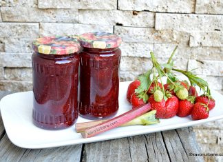 Dulceață de căpșuni cu rubarbă și vanilie – o rețetă foarte simplă Dulceață de căpșuni cu rubarbă - o rețetă foarte simplă savori urbane