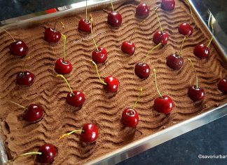 Tiramisu cu vișine, ciocolată și mascarpone – un desert rapid fără coacere Tiramisu cu vișine, ciocolată și mascarpone - un desert rapid fără coacere savori urbane
