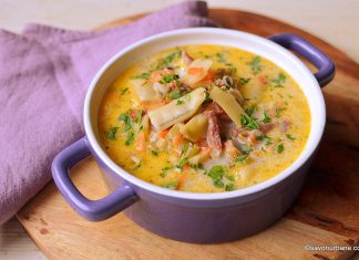 Ciorbă de fasole păstăi cu smântână, usturoi și afumătură – video rețeta ardelenească Ciorbă de fasole păstăi cu smântână, usturoi și afumătură - rețeta ardelenească savori urbane