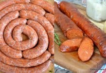 Rețeta de cârnați de casă cu usturoi, cimbru și vin alb – cârnați proaspeți pentru grătar Rețeta de cârnați de casă cu usturoi, cimbru și vin alb savori urbane