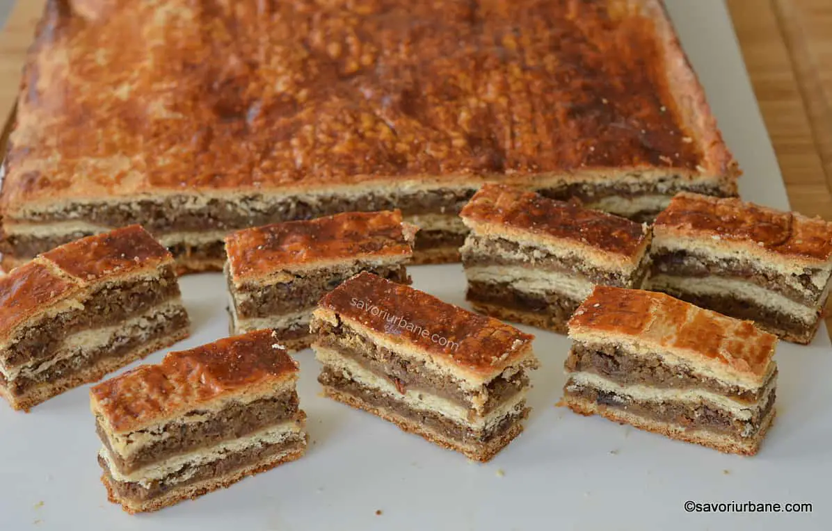 Prăjitura baigli la tavă (nu ruladă) - rețeta de prăjitură de casă cu foi fragede și nucă savori urbane