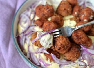 Chifteluțe cu maioneză și ceapă marinată sau murată – rețeta bucovineană + VIDEO Chifteluțe cu maioneză și ceapă marinată - rețeta bucovineană savori urbane