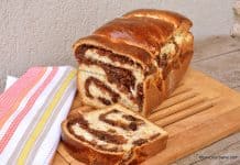 Cozonac pufos cu smântână și cu multă umplutură de nucă, stafide, cacao Cozonac pufos cu smântână și multă umplutură de nucă, stafide, cacao reteta savori urbane