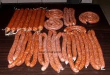 Cârnați de casă – tutorial – cum se fac cârnații? VIDEO Rețeta și secretele cârnaților reușiți proaspeți sau afumați Cârnați de casă - rețeta de cârnați de porc afumați sau proaspeți - cum se fac cârnații ardelenesti savori urbane