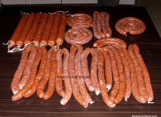 Cârnați de casă – tutorial – cum se fac cârnații? VIDEO Rețeta și secretele cârnaților reușiți proaspeți sau afumați Cârnați de casă - rețeta de cârnați de porc afumați sau proaspeți - cum se fac cârnații ardelenesti savori urbane