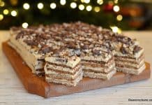 Prăjitura Marlenka cu cremă caramel, lapte condensat, nucă și foi cu miere Prăjitura Marlenka cu cremă caramel, lapte condensat, nucă și foi cu miere reteta savori urbane