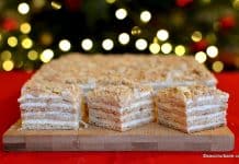 Prăjitura Medovik cu foi cu miere și cremă de smântână Prăjitura Medovik sau Smântânel cu foi cu miere și cremă de smântână reteta savori urbane