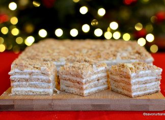 Prăjitura Medovik cu foi cu miere și cremă de smântână Prăjitura Medovik sau Smântânel cu foi cu miere și cremă de smântână reteta savori urbane