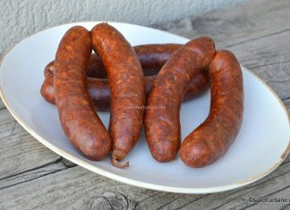 Cârnați Trandafir de casă rețeta de trandafiri tradiționali românești reteta carnati de casa tip trandafir traditionali romanesti