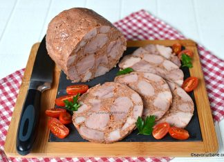 Șuncă presată de casă din carne de curcan, pui sau altă pasăre – rețeta clasică Șuncă presată de casă din carne de curcan, pui sau altă pasăre - rețeta clasică savori urbane