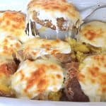 Cartofi copți și zdrobiți cu cașcaval și smântână – gratinați la cuptor