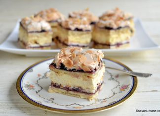 Prăjitura Pani Walewska cu bezea, cremă de vanilie și gem de fructe de pădure Prăjitura Pani Walewska cu bezea, cremă de vanilie și gem de fructe de pădure reteta savori urbane