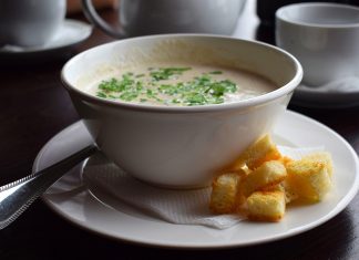 Supă cremă de ciuperci cu smântână și cartofi – rețeta simplă, ieftină, studențească Supă cremă de ciuperci cu smântână și cartofi rețeta simplă, ieftină, studențească savori urbane