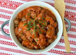 Tocăniță de inimi și pipote de pui cu ciuperci – rețeta dietetică fără ulei sau prăjeli Tocăniță de inimi și pipote de pui cu ciuperci - rețeta dietetică la oala sub presiune savori urbane