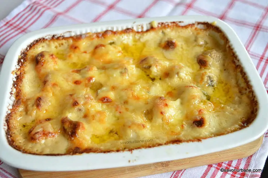 Ciuperci gratinate cu brânză și sos cremos de smântână cu usturoi - la cuptor savori urbane