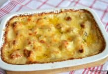 Ciuperci gratinate cu brânză și sos cremos de smântână cu usturoi – la cuptor Ciuperci gratinate cu cașcaval și sos cremos de smântână cu usturoi - la cuptor savori urbane