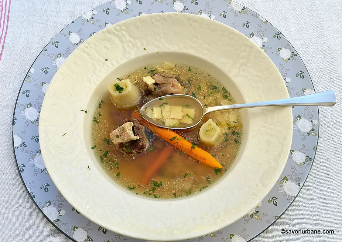 Supă din coadă de vită (cozi de bou, mânzat, vițel) reteta savori urbane