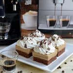 Prăjitură cu cafea și frișcă – rețeta de Boema de pe vremuri