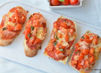 Crostini cu roșii, mozzarella și șuncă – rețeta de sandviș cald gratinat la cuptor Crostini cu roșii, mozzarella și șuncă - rețeta de sandviș cald gratinat la cuptor savori urbane