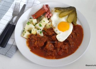 Gulaș de vițel sau vită cu cartofi rețeta de Fiakergulasch (gulașul birjarului)