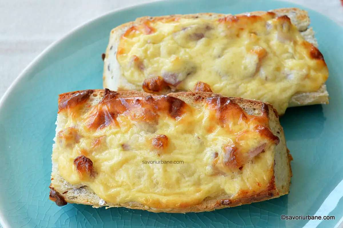 Sandviș carbonara gratinat la cuptor rețeta de baghetă cu cremă de brânză și bacon savori urbane